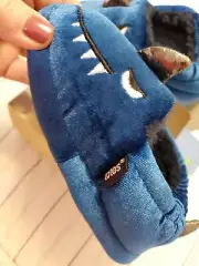 KIDS TOTE SHARK SLIPPERS NEW