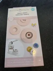 We R Memory Keepers (58 mm) Button Press Heart Inserts (9 Pieces)