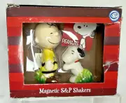 NEW 2009 PEANUTS CHARLIE BROWN SNOOPY MAGNETIC SALT PEPPER SHAKERS WESTLAND (Y)