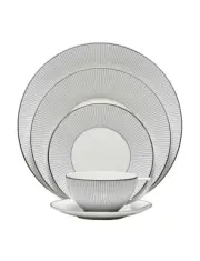 Brand new in box - Wedgwood Jasper Conran at Pinstripe 5 piece dinner set