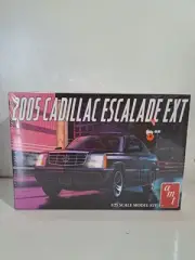NIB AMT AMT1317/12 1:25 Scale Cadillac Escalade EXT Pickup Truck Model Kit