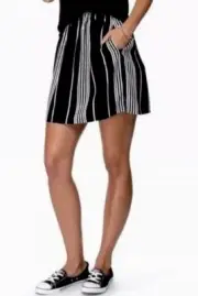 Ladies ATMOS & HERE Kiera Skirt. Size 6. NWT