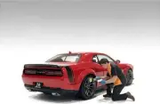 Detail Masters Figure 1 Wheel Cleaning 1/24 Scale Models by American Diorama