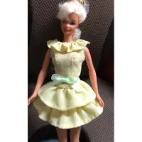 在飛比找蝦皮購物優惠-現貨 Barbie 芭比鵝黃色雙層蛋糕裙 銷售不含上衣及芭比