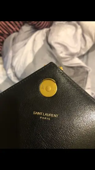 Ysl 學院包 中的。黑金