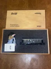 Marklin HO Scale DB Passenger Car Steiff Bear Wooden Collectors Set 94363 *RARE*