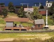 BACHMANN LOADING PLATFORM & CROSSING SHANTY O GAUGE BUILDING KIT
