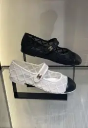 New 25M Chanel Black & White Mesh Mary Janes Flats CC Turn-lock 38, 8 Coco Beach
