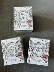 Diptyque Parisian Cafe Candle Trio - Cafe Chantilly Biscuit - 190g NEW IN BOX