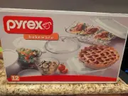 Rare Pyrex 12 Piece Entertainment Sculpted Bakeware Set 6109770