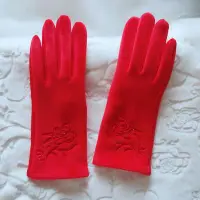 在飛比找Yahoo!奇摩拍賣優惠-新款結婚手套紅色新娘紅手套短款冬季加絨保暖秀禾服刺繡手套復古