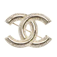 在飛比找momo購物網優惠-【CHANEL 香奈兒】經典雙C LOGO框邊水鑽排列造型胸