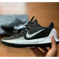 在飛比找蝦皮購物優惠-NIKE KYRIE LOW 2 籃球鞋 黑白