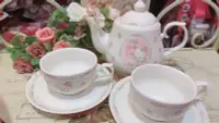 在飛比找Yahoo!奇摩拍賣優惠-♥小公主日本精品♥Hello Kitty 瓷器泡茶用花茶茶壺