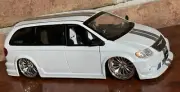 Chrysler Town & Country PEARL WHITE – Jada Dub City 1/24 Scale Die-cast