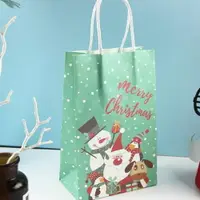 在飛比找樂天市場購物網優惠-聖誕節白雪球綠底五朋友手提紙袋 糖果袋 禮物袋 包裝袋【Bl