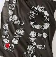 Pottery Barn Peanuts Love Jacquard Reversible Sherpa Back Throw Blanket Snoopy