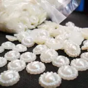 BIN 100Pcs Ivory Flat Back Flower Beads Wedding Cards SALE Embellishments M0S4