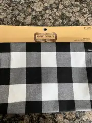 NWT Robert Stanley table runner black & white buffalo plaid