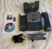 NEW CISCO SPA303-G1 3 LINES IP OFFICE PHONE W/ DISPLAY INCLUDES POWER ADAPTER