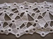 9 1/4 YDS UNUSUAL SCALLOPED WHITE GEOMETRIC SHAPES RAYON VENISE LACE