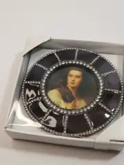 New in Box Crystal Encrusted Crimson Picture Frame Circle Beautiful Classic Look