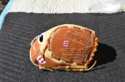 Wilson A2000 Pitcher/Outfield Fastpitch Softball Glove 12.5