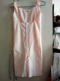 在飛比找Yahoo!奇摩拍賣優惠-瑪麗蓮塑身Marilyn經典款塑身衣蜜粉色連身塑身衣（02）
