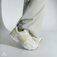 在飛比找蝦皮商城優惠-Nike Air Zoom Vomero 5 女 白綠 復古