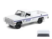 DIECAST CAR W/DISPLAY CASE NEW YORK CITY POLICE DEPARTMENT 1984 CHEVY 13561 1/18