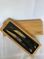Laguiole en Aubrac Luxury Stainless Steel Steak Knives 2-Piece Set. Shiny Bolste
