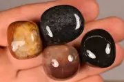 4 *SARDONYX* Tumbled Stones 56g Healing Crystals Chalcedony, Strength Protection