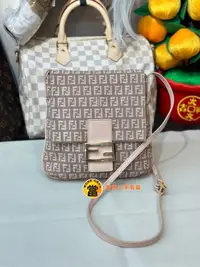 在飛比找Yahoo!奇摩拍賣優惠-《當肯二手名品》FENDI 老花 LOGO 斜背包 側背包 