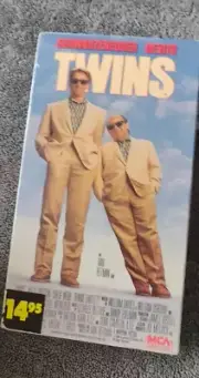TWINS (VHS 1989 Arnold Schwarzenegger, Danny DeVito, Factory Sealed! New MCA 1st