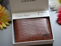 在飛比找Yahoo!奇摩拍賣優惠-Calvin Klein CK 卡文克萊 棕色 鱷魚壓紋真皮