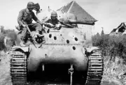 WW II Usa Photo ** Knocked Out Sherman Tank **