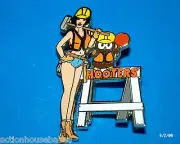 HOOTERS GIRL WHITE CONSTRUCTION WORKER HARD HAT HAMMER HOOTIE/OWL LABEL PIN