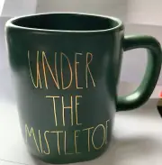NWT Rae Dunn Under The Mistletoe Mug. 2020 Christmas Holiday Green Gold Rare