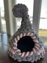 Chunky yarn pet cave drop bed ( handmade, washable)
