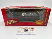 Johnny Lightning 1:24 Scale White Lightning Chase R41 1970 Dodge Challenger R/T