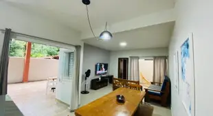 Excelente residencia, com seguranca perto da praia