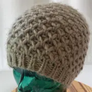 WOMENS OLD NAVY CABLE KNIT LIGHT BROWN WINTER BEANIE HAT OSFM EXCELLENT COND 22