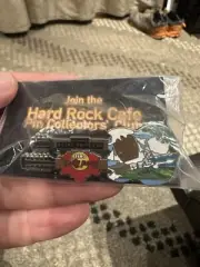 Niagra Falls Hard Rock Cafe Guitar Lapel Pin