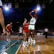 Charlie Scott Of The Boston Celtics Shoots 1975 OLD PHOTO