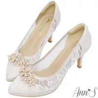 在飛比找momo購物網優惠-【Ann’S】柔光透膚蕾絲-小羊皮訂製珍珠鑽扣防水台尖頭婚鞋