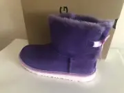 NEW UGG AUSTRALIA KIDS "MINI BAILEY BOW II" GIRLS' SUEDE BOOTS VIOLET BLOOM 6Y