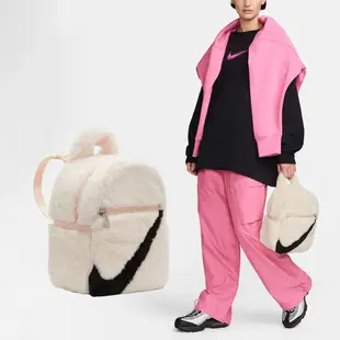 Nike 包包 NSW Futura 365 Faux Fur 兒童款 米白 黑 毛茸茸 小包 後背包 大勾 FB3049-838