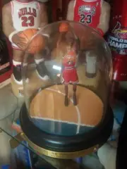 1999 UDA Upper Deck Authenticated Michael Jordan Farewell Shot Mini Dome Figure