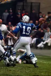 Quarterback Johnny Unitas Of The Baltimore Colts Drops Back 1971 NFL OLD PHOTO 8
