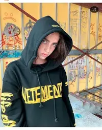 在飛比找Yahoo!奇摩拍賣優惠-現貨熱銷-VETEMENTS 20FW Hoodie 連帽 